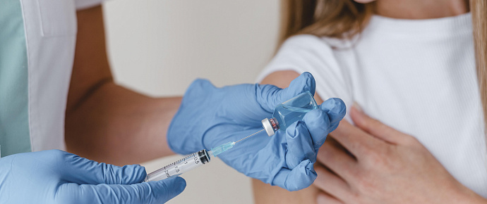 Почему в период пандемии COVID-19 вакцинации от гриппа особенно актуальна?